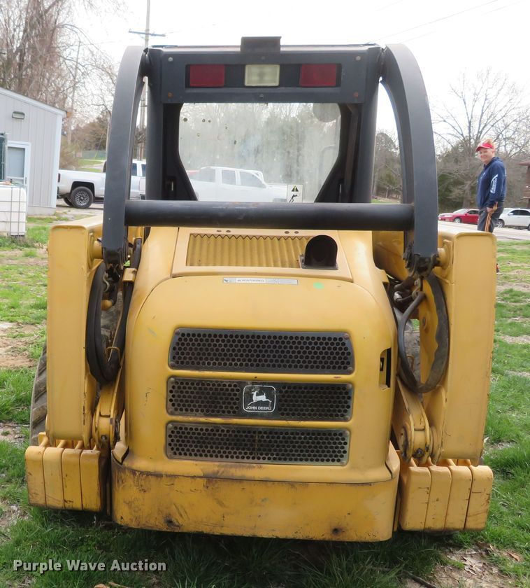 image for item FB9781 1999 John Deere 250  skid steer loader