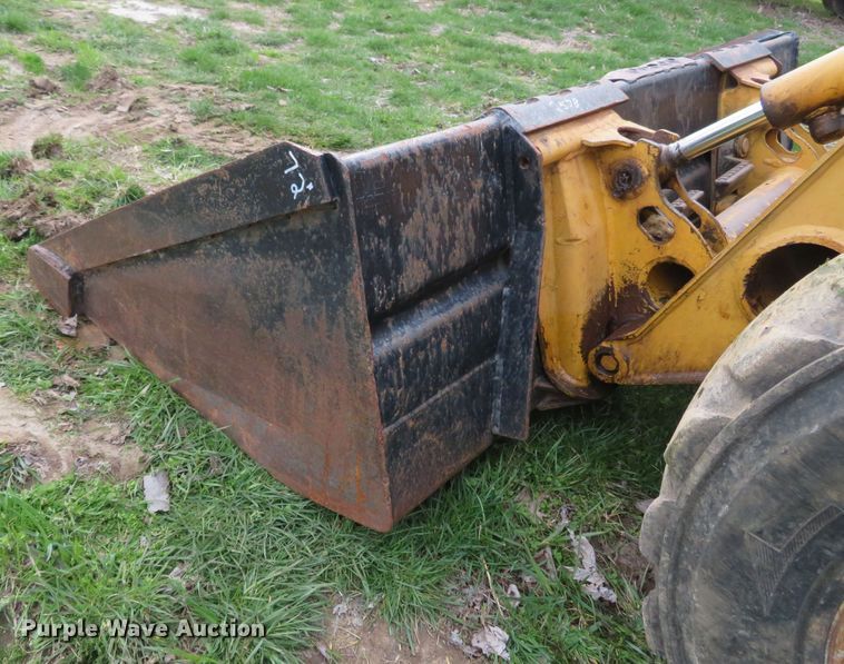 image for item FB9781 1999 John Deere 250  skid steer loader