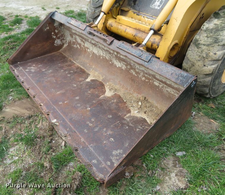 image for item FB9781 1999 John Deere 250  skid steer loader