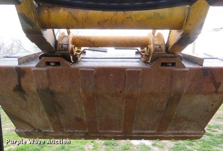 image for item FB9781 1999 John Deere 250  skid steer loader