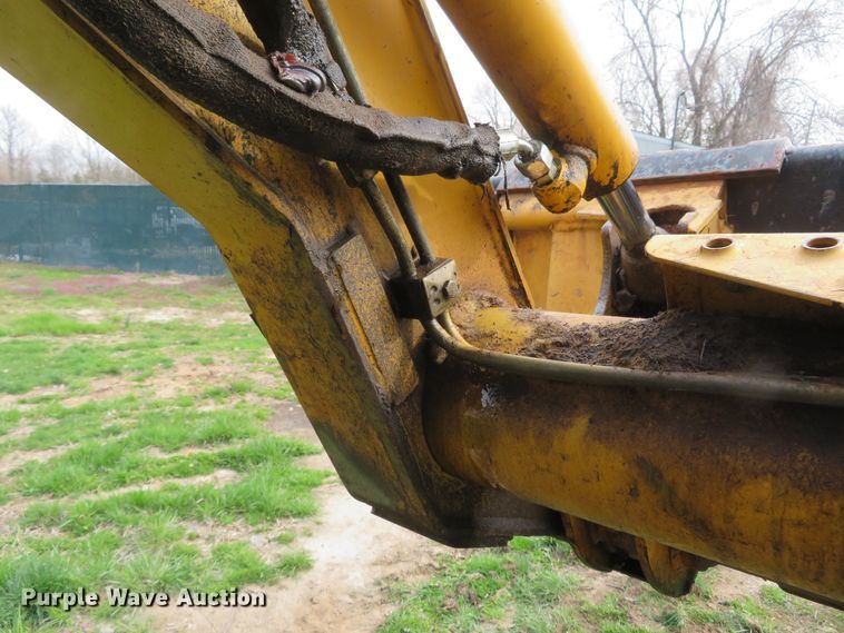 image for item FB9781 1999 John Deere 250  skid steer loader