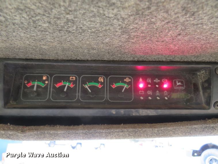 image for item FB9781 1999 John Deere 250  skid steer loader