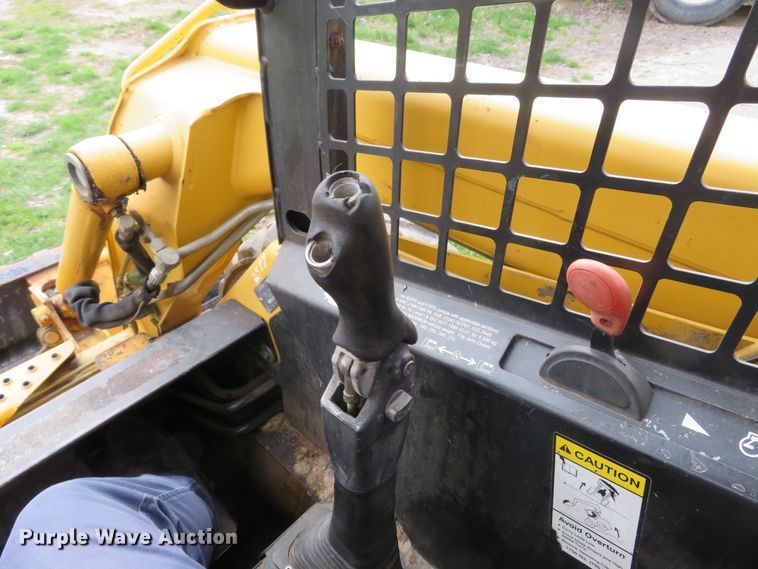 image for item FB9781 1999 John Deere 250  skid steer loader