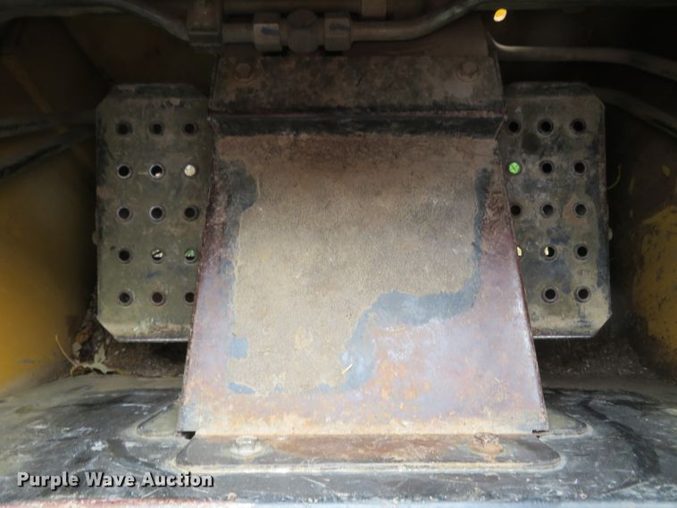 image for item FB9781 1999 John Deere 250  skid steer loader