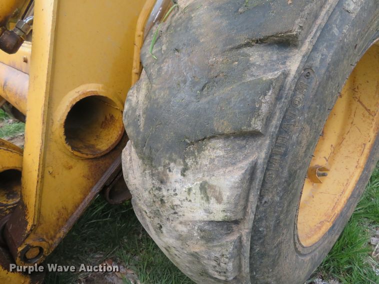 image for item FB9781 1999 John Deere 250  skid steer loader