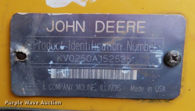 image for item FB9781 1999 John Deere 250  skid steer loader