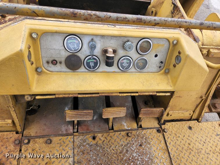 image for item HK9383 1978 Caterpillar 977L  track loader