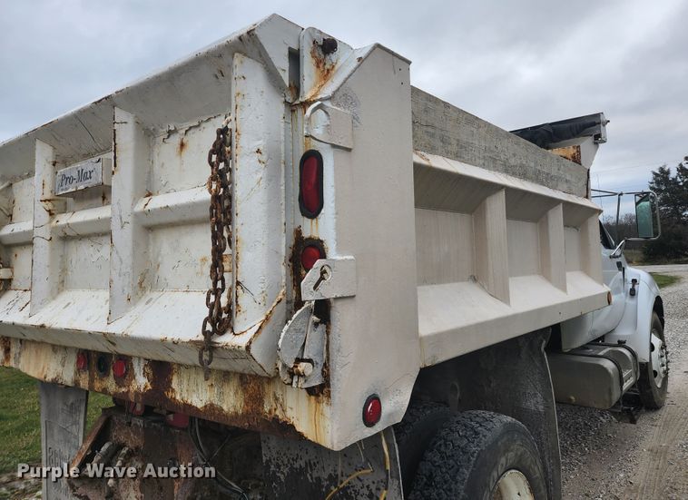 image for item HK9420 2003 Ford F650 Super Duty  dump truck