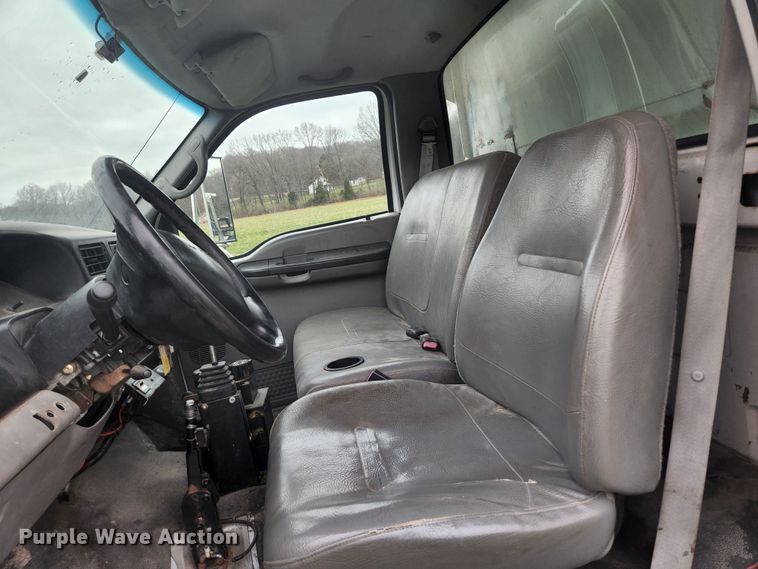 image for item HK9420 2003 Ford F650 Super Duty  dump truck
