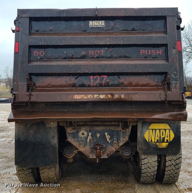 image for item IF9375 1990 Peterbilt 375  dump truck