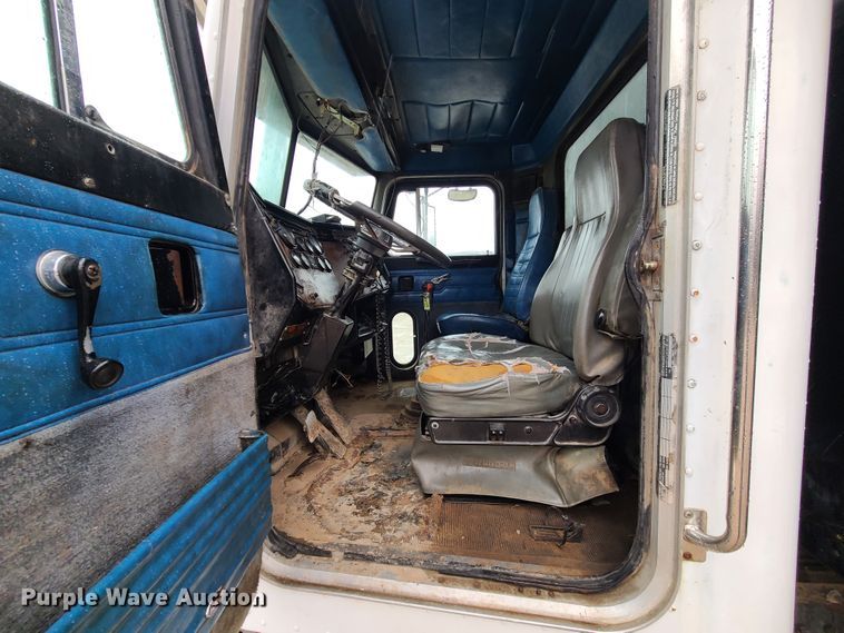 image for item IF9375 1990 Peterbilt 375  dump truck