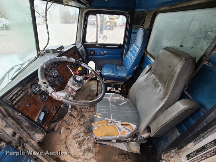 image for item IF9375 1990 Peterbilt 375  dump truck