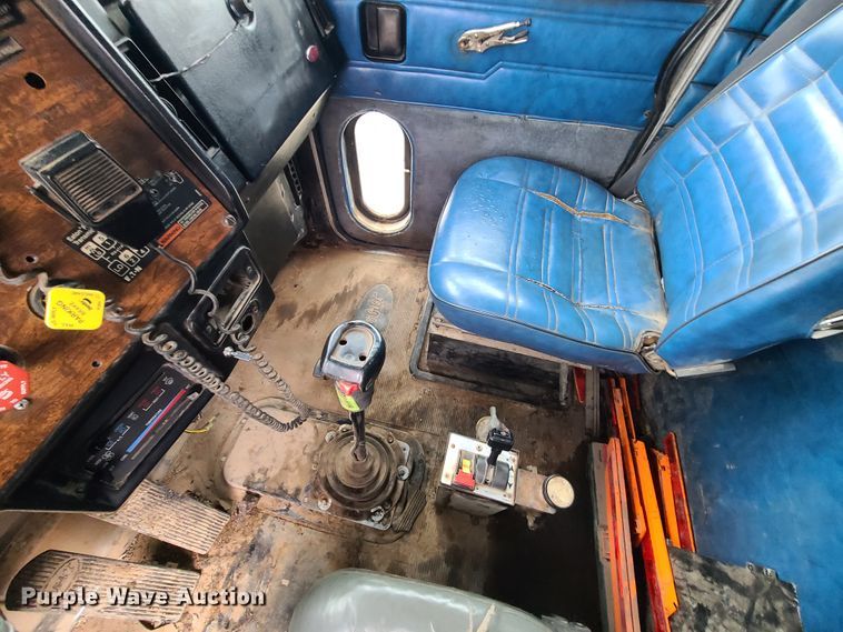 image for item IF9375 1990 Peterbilt 375  dump truck