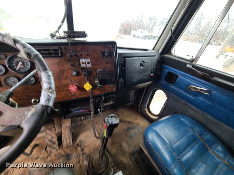 image for item IF9375 1990 Peterbilt 375  dump truck