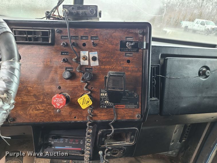 image for item IF9375 1990 Peterbilt 375  dump truck