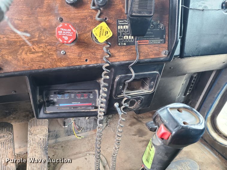 image for item IF9375 1990 Peterbilt 375  dump truck