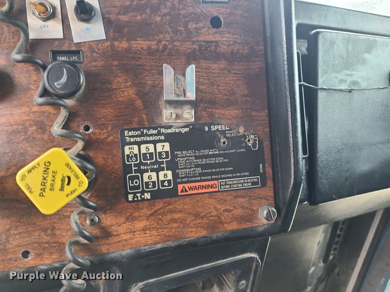 image for item IF9375 1990 Peterbilt 375  dump truck