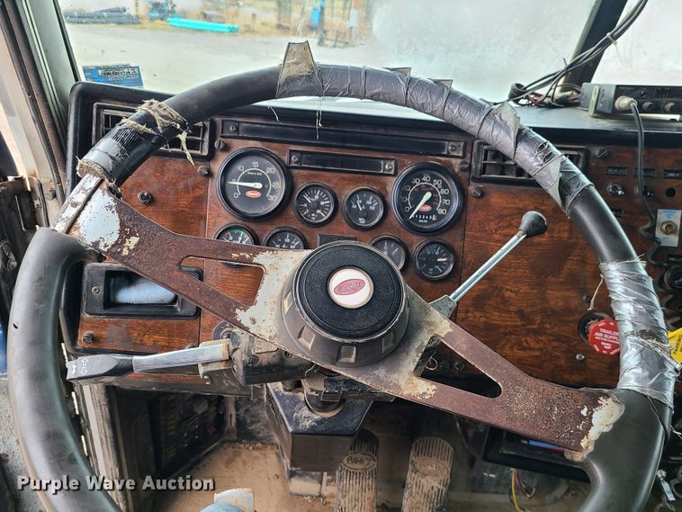 image for item IF9375 1990 Peterbilt 375  dump truck