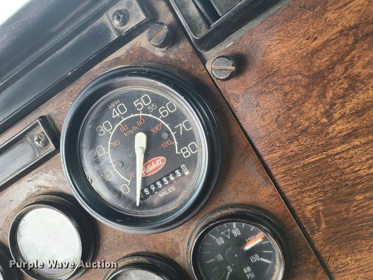 image for item IF9375 1990 Peterbilt 375  dump truck