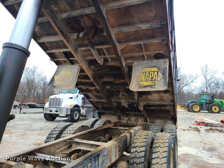 image for item IF9375 1990 Peterbilt 375  dump truck