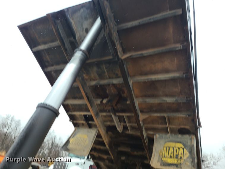 image for item IF9375 1990 Peterbilt 375  dump truck