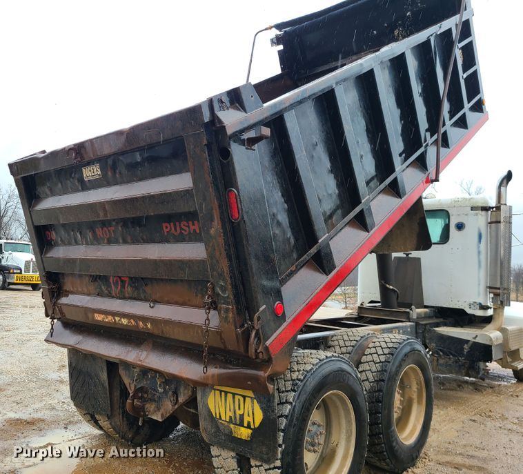 image for item IF9375 1990 Peterbilt 375  dump truck