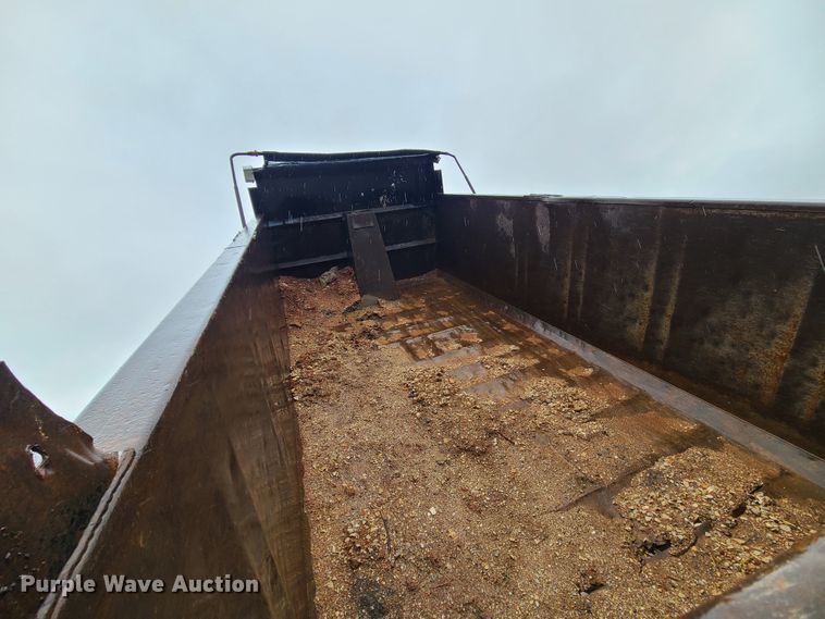 image for item IF9375 1990 Peterbilt 375  dump truck