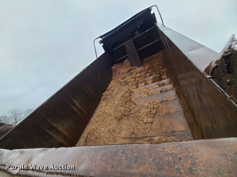 image for item IF9375 1990 Peterbilt 375  dump truck