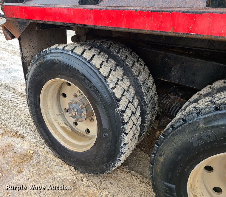 image for item IF9375 1990 Peterbilt 375  dump truck