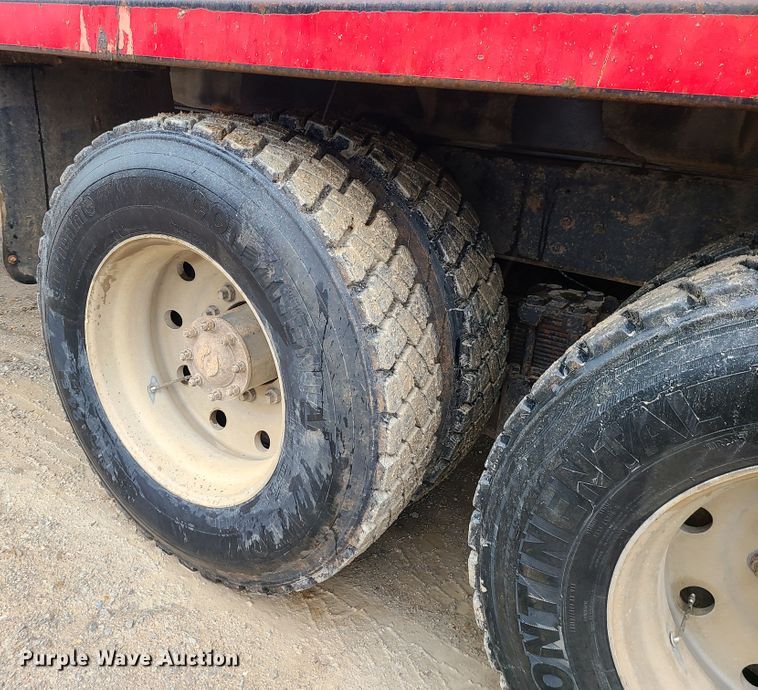 image for item IF9375 1990 Peterbilt 375  dump truck