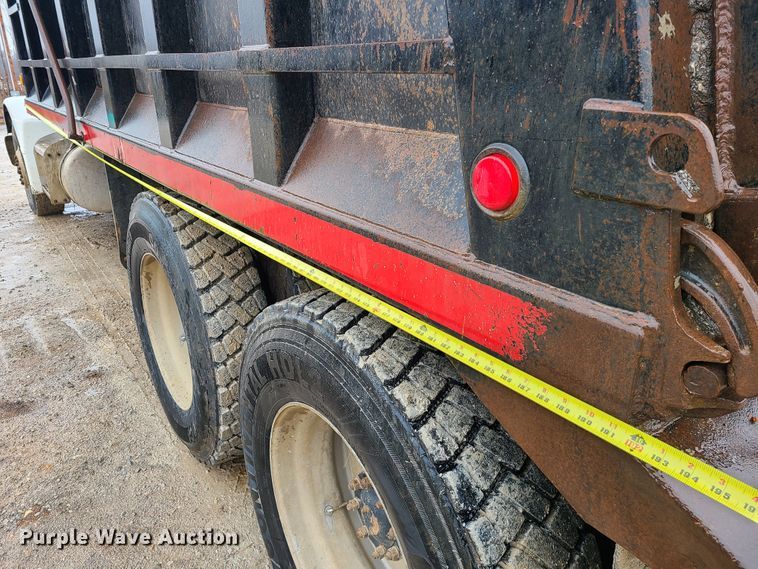 image for item IF9375 1990 Peterbilt 375  dump truck