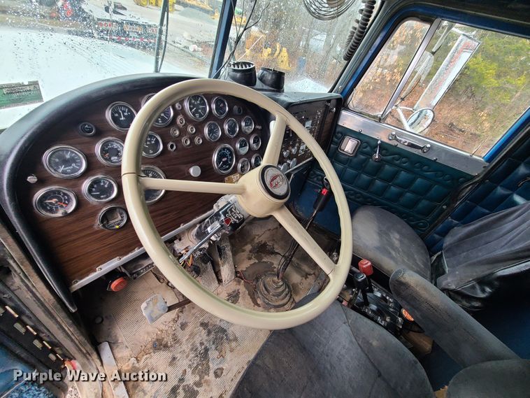 image for item IF9377 1985 Peterbilt 359  dump truck