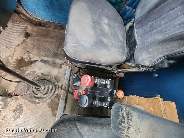 image for item IF9377 1985 Peterbilt 359  dump truck