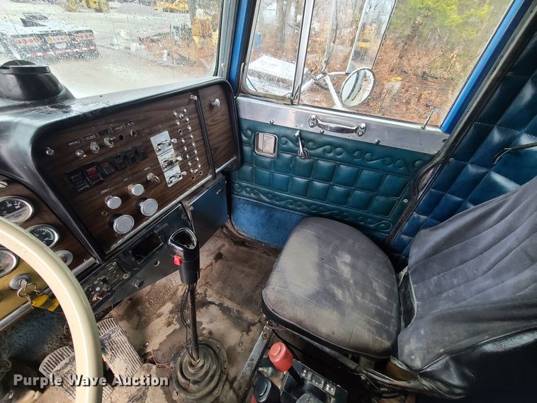 image for item IF9377 1985 Peterbilt 359  dump truck