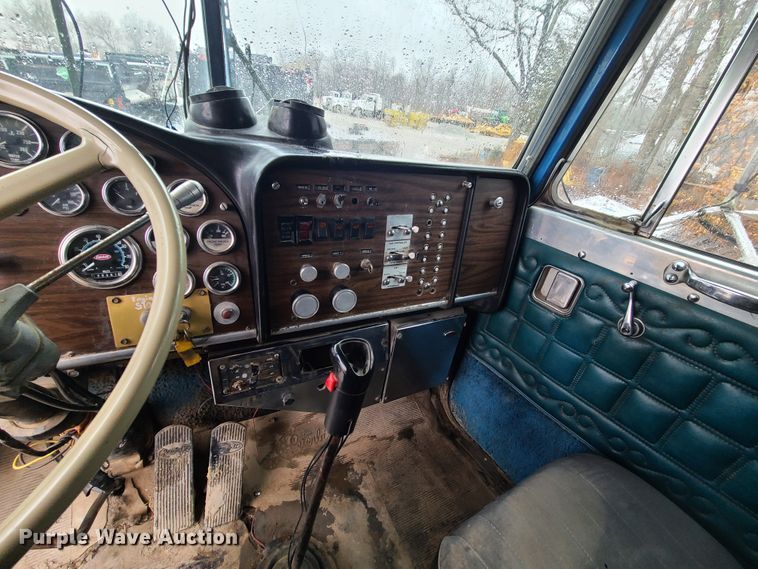 image for item IF9377 1985 Peterbilt 359  dump truck