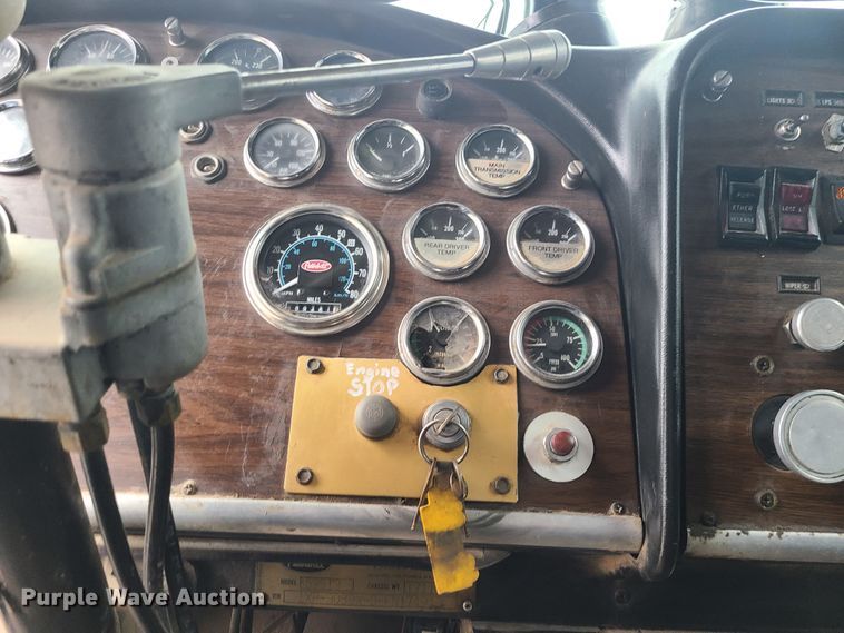 image for item IF9377 1985 Peterbilt 359  dump truck