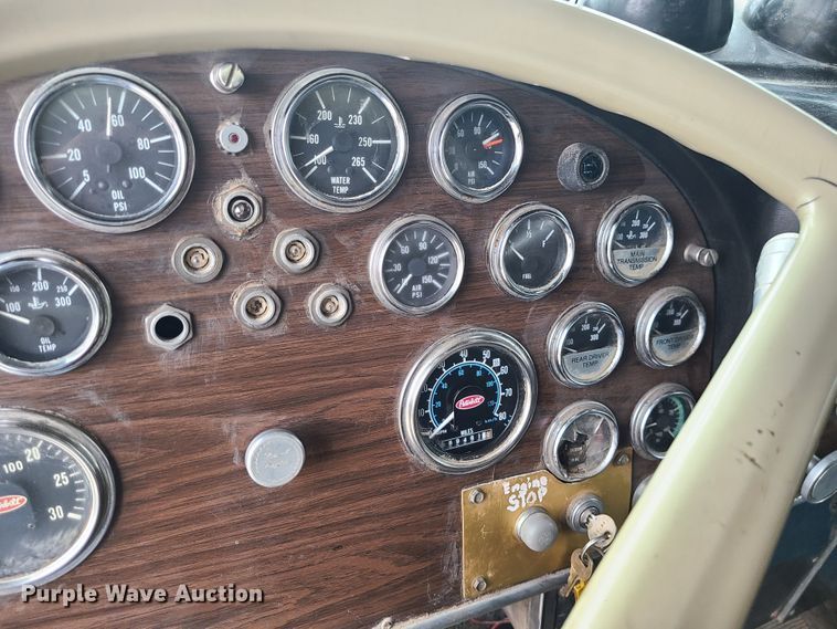 image for item IF9377 1985 Peterbilt 359  dump truck