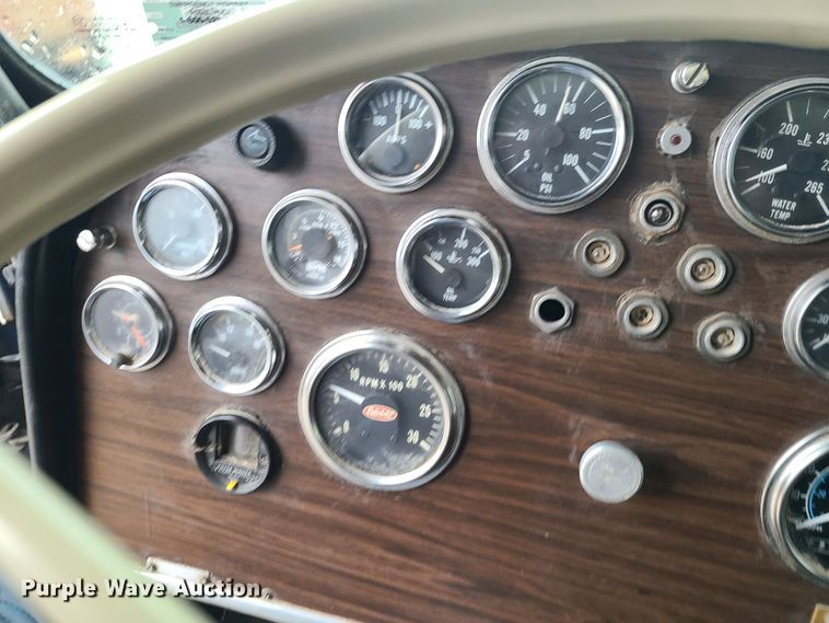 image for item IF9377 1985 Peterbilt 359  dump truck