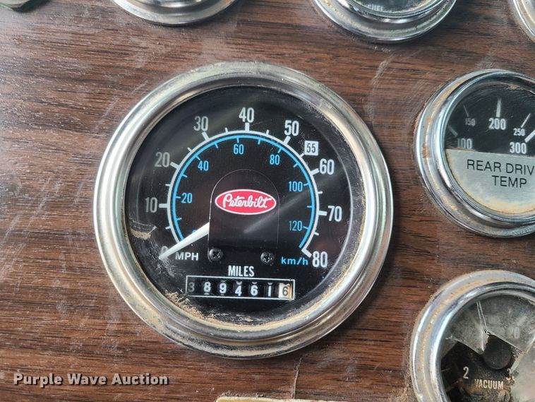 image for item IF9377 1985 Peterbilt 359  dump truck