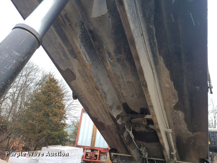 image for item IF9377 1985 Peterbilt 359  dump truck