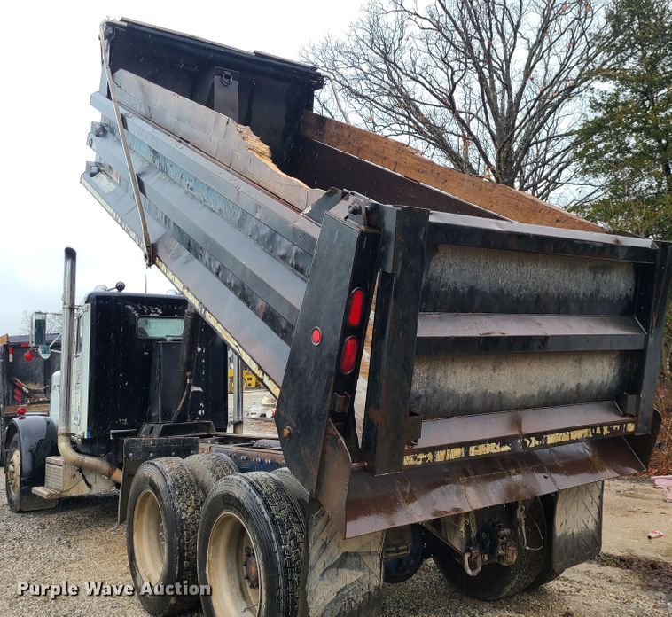 image for item IF9377 1985 Peterbilt 359  dump truck