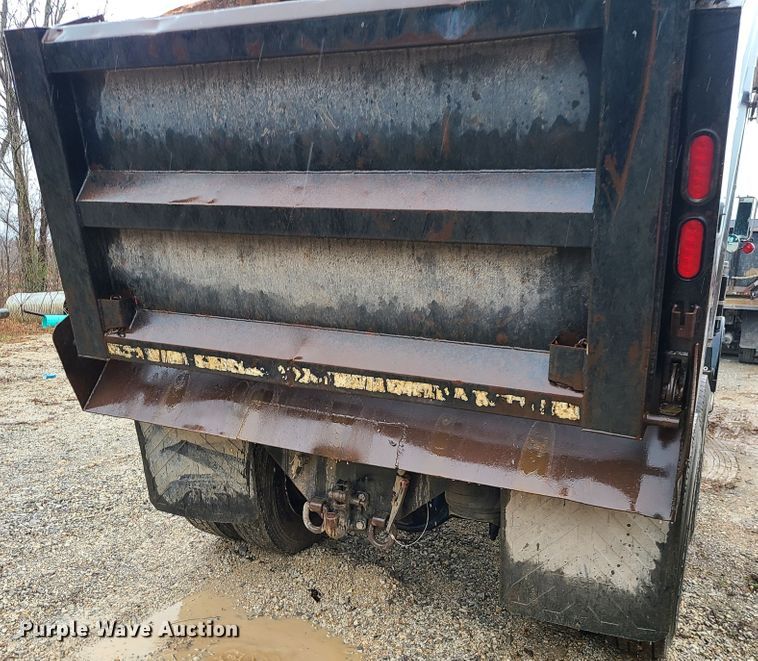 image for item IF9377 1985 Peterbilt 359  dump truck