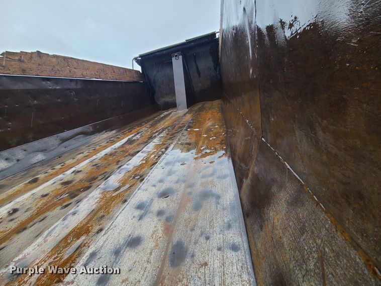 image for item IF9377 1985 Peterbilt 359  dump truck