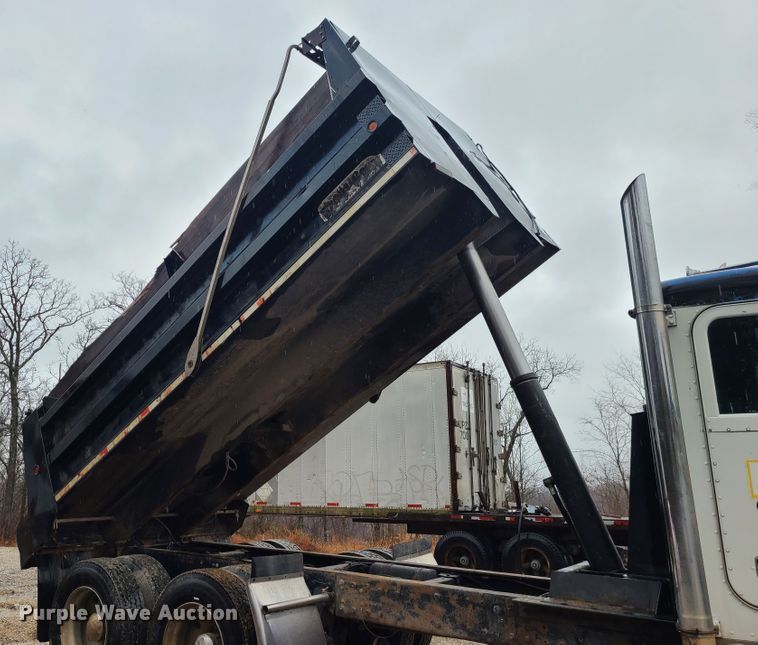 image for item IF9377 1985 Peterbilt 359  dump truck