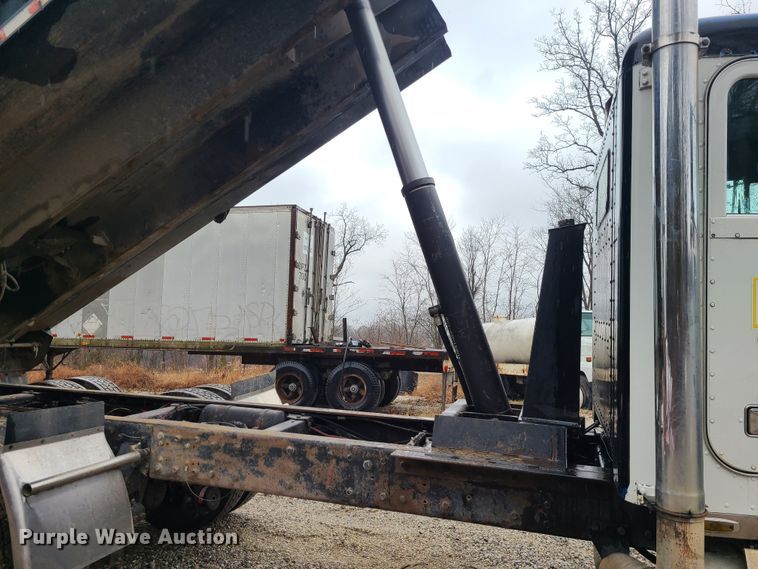 image for item IF9377 1985 Peterbilt 359  dump truck