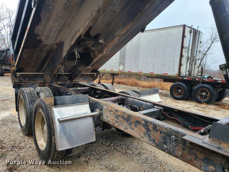 image for item IF9377 1985 Peterbilt 359  dump truck