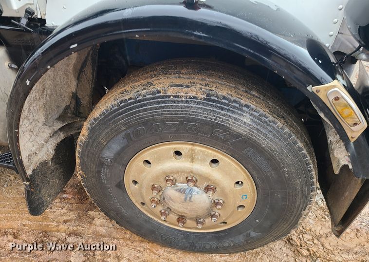 image for item IF9377 1985 Peterbilt 359  dump truck