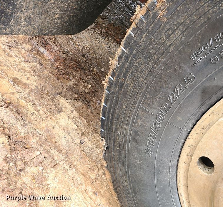 image for item IF9377 1985 Peterbilt 359  dump truck