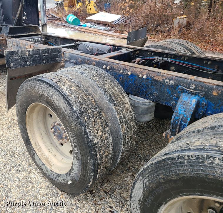 image for item IF9377 1985 Peterbilt 359  dump truck