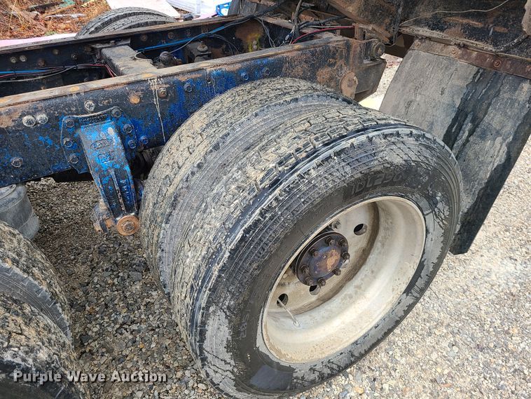 image for item IF9377 1985 Peterbilt 359  dump truck